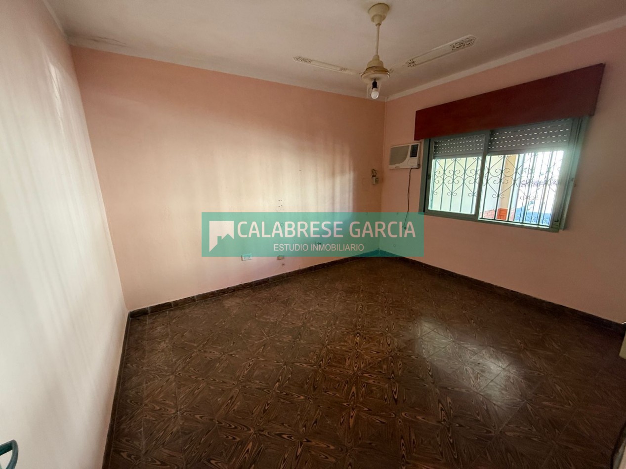 se vende casa de dos dormitorios zona Ex Hipodromo 