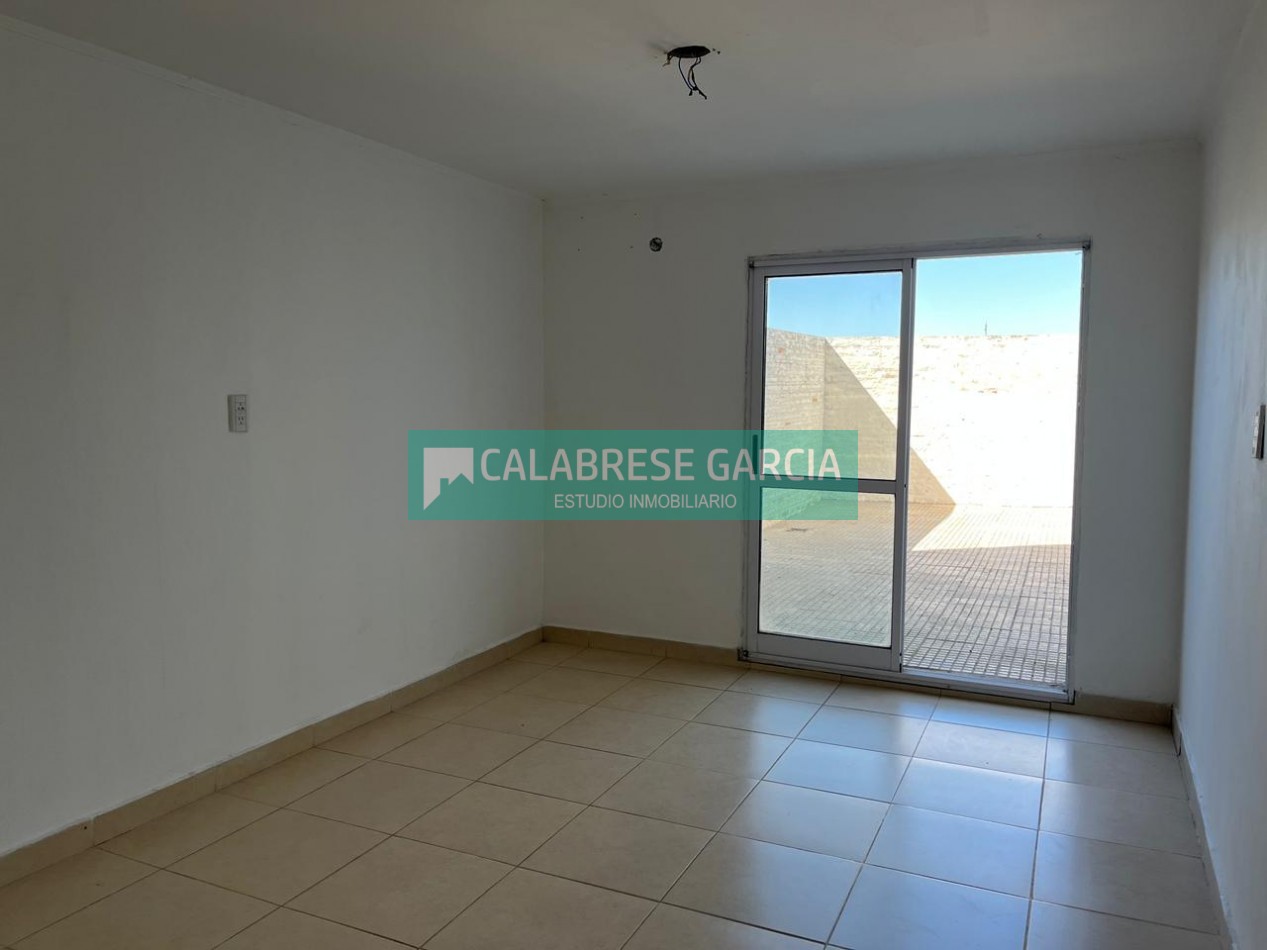 Alquilo departamento de 1 dormitorio PB contrafrente con patio zona Bv. Racedo y Av. de las Americas