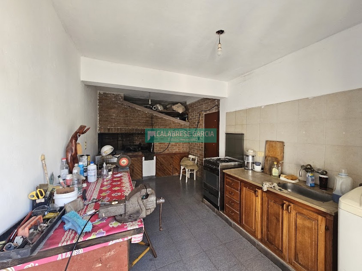 Se vende casa zona Churruarin y Gdor Crespo
