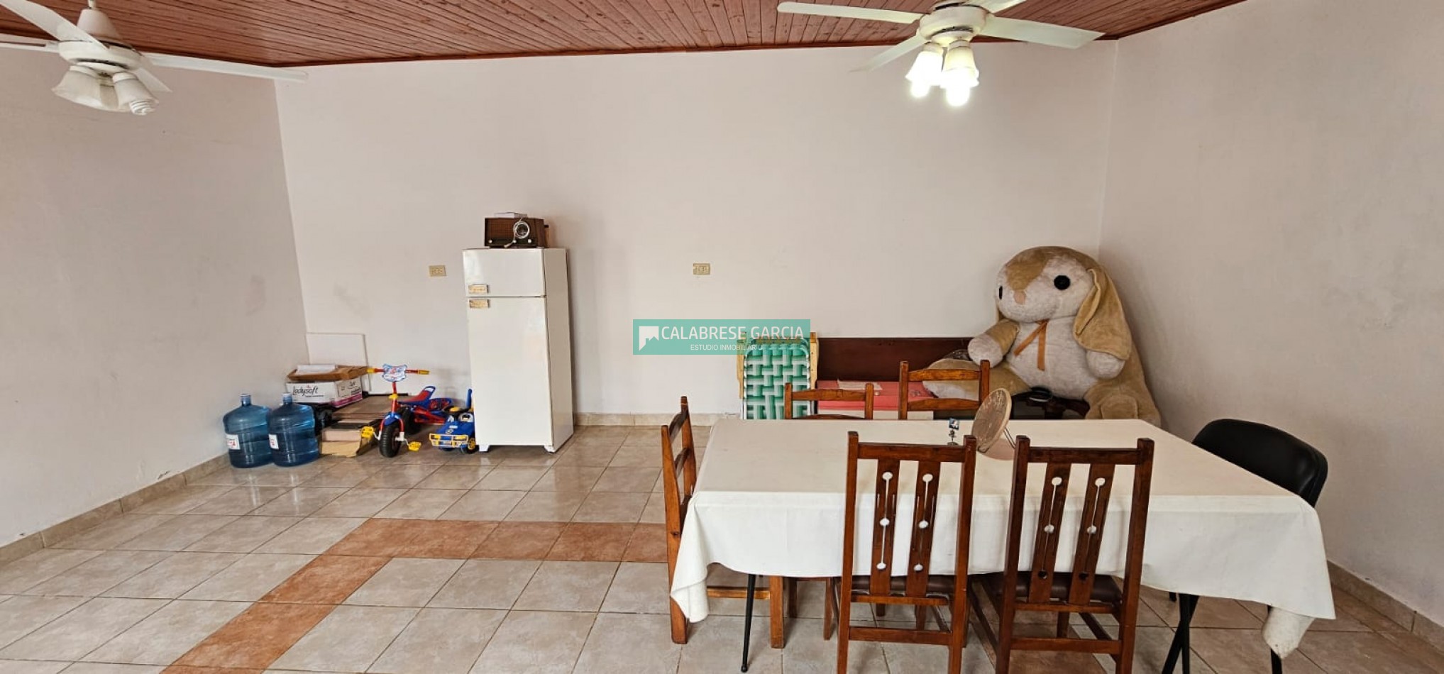 SE VENDE CASA DE TRES DORMITORIOS EN UNA PLANTA ZONA SANTA TERESITA