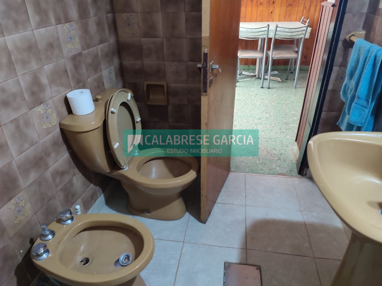 RETASADO ! IMPERDIBLE OPORTUNIDAD VENDO CASA A METROS DE LA PLAZA DE MAYO Y PEATONAL APTA CREDITO