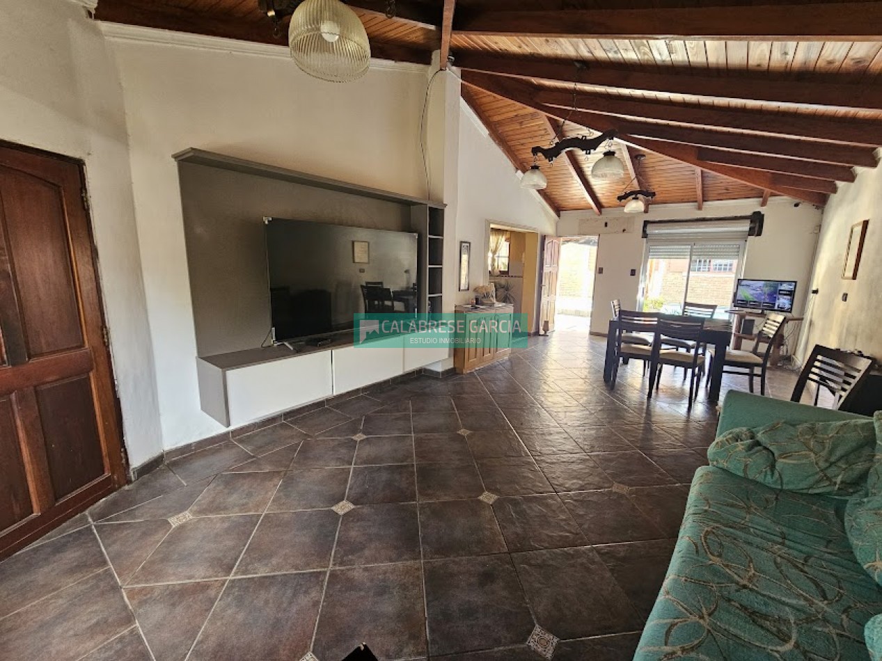 Se vende casa zona Churruarin y Gdor Crespo