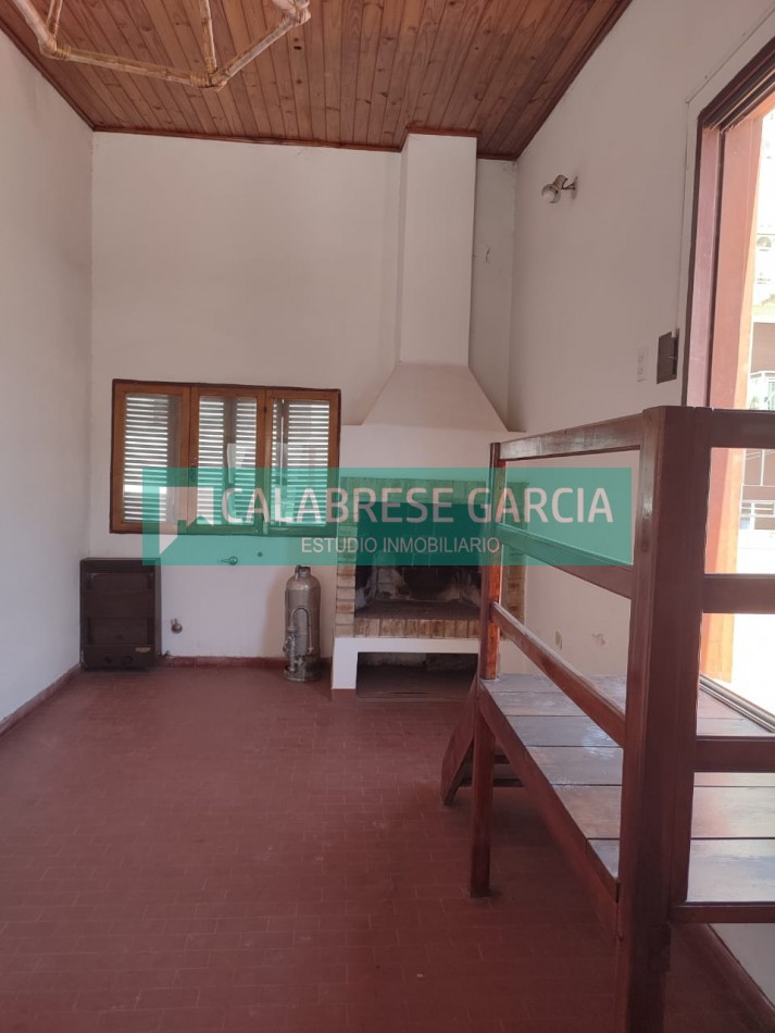 RETASADO ! IMPERDIBLE OPORTUNIDAD VENDO CASA A METROS DE LA PLAZA DE MAYO Y PEATONAL APTA CREDITO