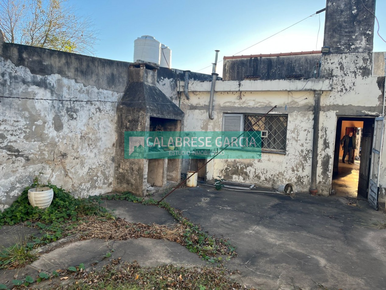 Vendo casa a reciclar zona Club Talleres