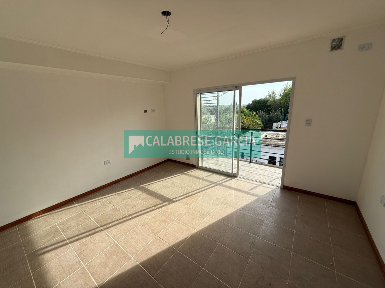En venta monoambiente , con balcon y edificio con ascensor !