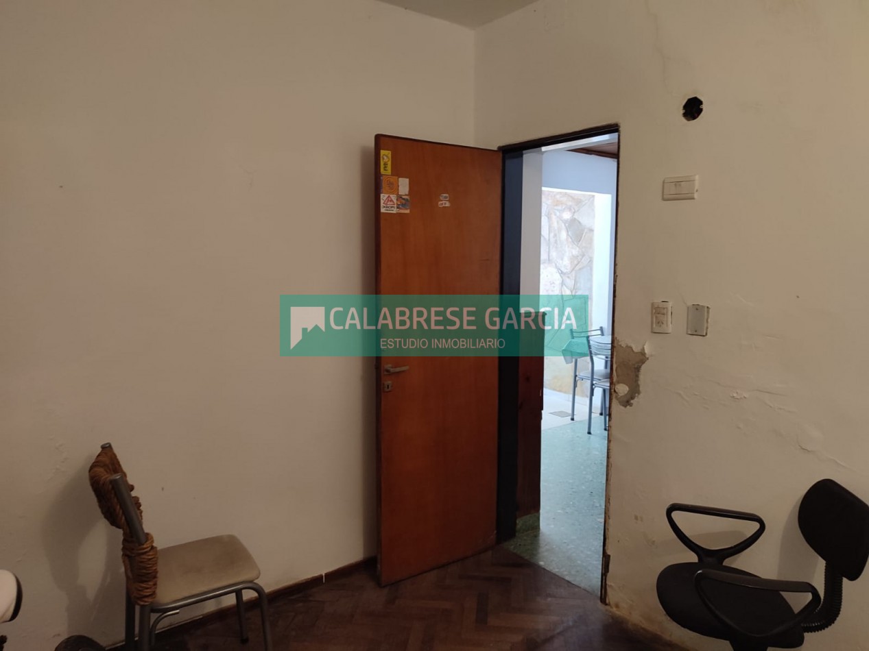 RETASADO ! IMPERDIBLE OPORTUNIDAD VENDO CASA A METROS DE LA PLAZA DE MAYO Y PEATONAL APTA CREDITO