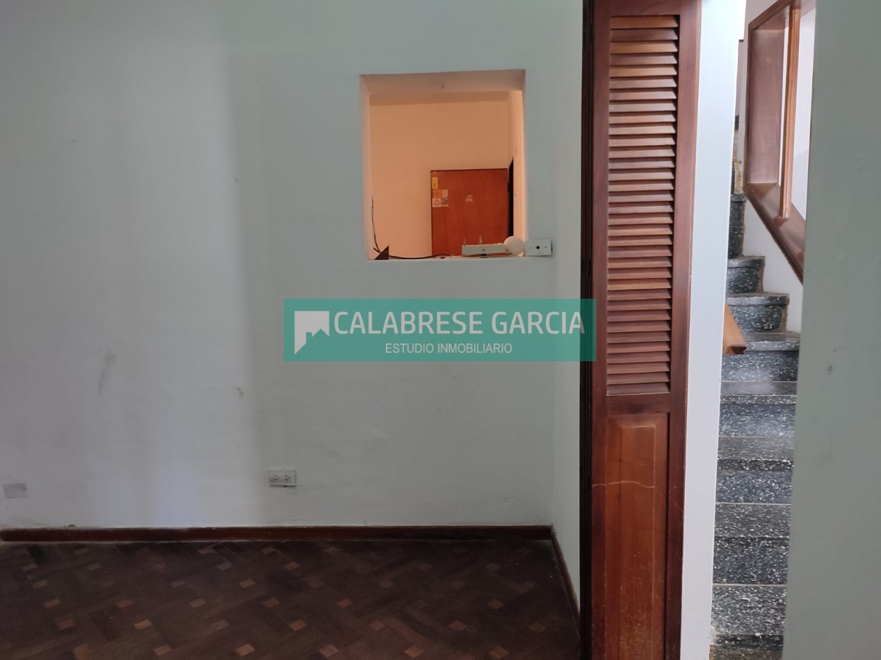 RETASADO ! IMPERDIBLE OPORTUNIDAD VENDO CASA A METROS DE LA PLAZA DE MAYO Y PEATONAL APTA CREDITO