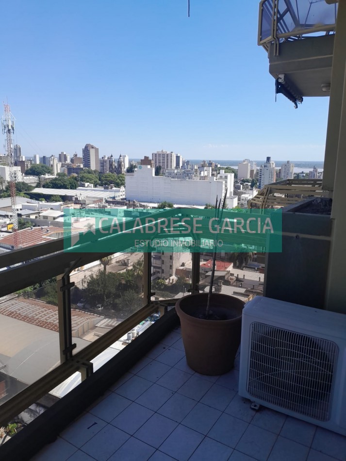 Piso en zona centro tres dormitorios , dos baños , dos cocheras techadas !