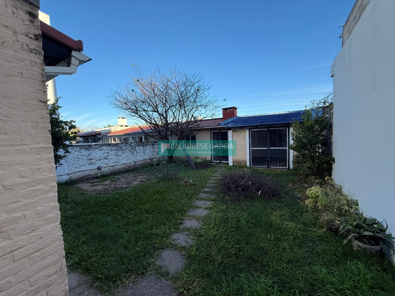 Se alquila casa de tres dormitorios 