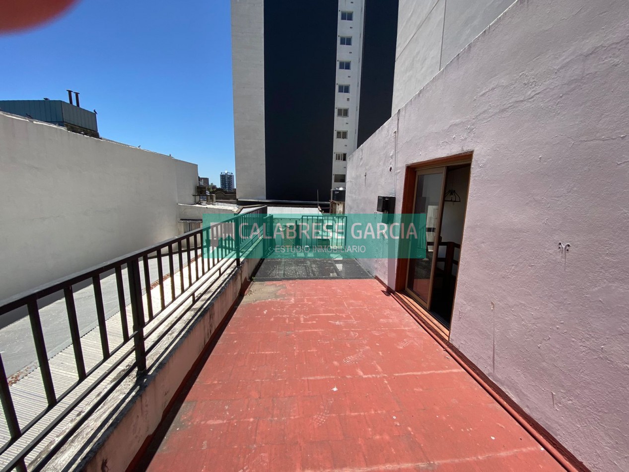 RETASADO ! IMPERDIBLE OPORTUNIDAD VENDO CASA A METROS DE LA PLAZA DE MAYO Y PEATONAL APTA CREDITO