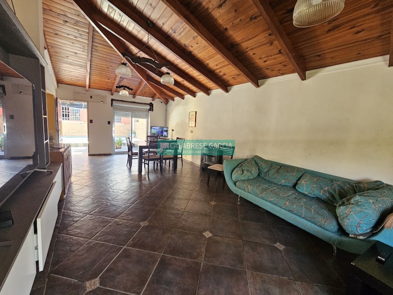 Se vende casa zona Churruarin y Gdor Crespo