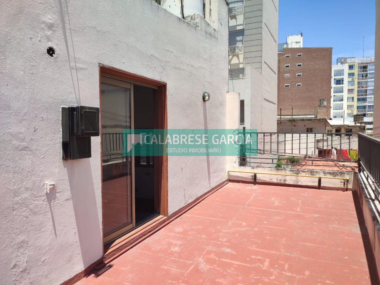 RETASADO ! IMPERDIBLE OPORTUNIDAD VENDO CASA A METROS DE LA PLAZA DE MAYO Y PEATONAL APTA CREDITO