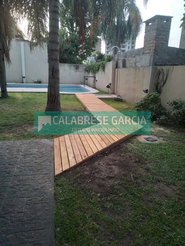 Alquiler casa zona centro tres dormitorios , cochera, fondo , piscina ! 