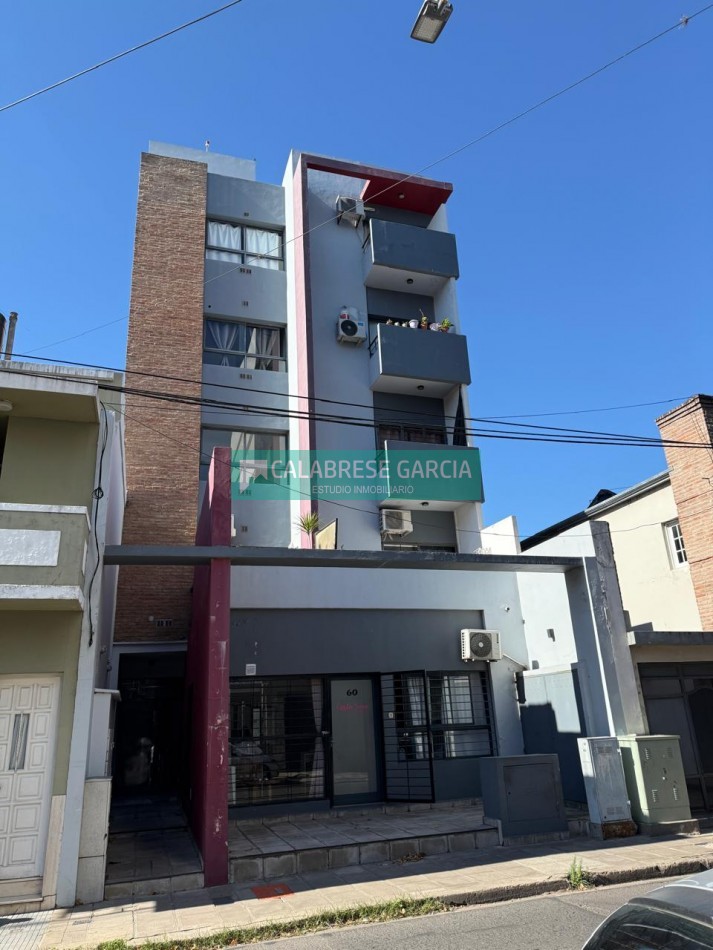 Se alquila monoambiente zona centro por ascensor