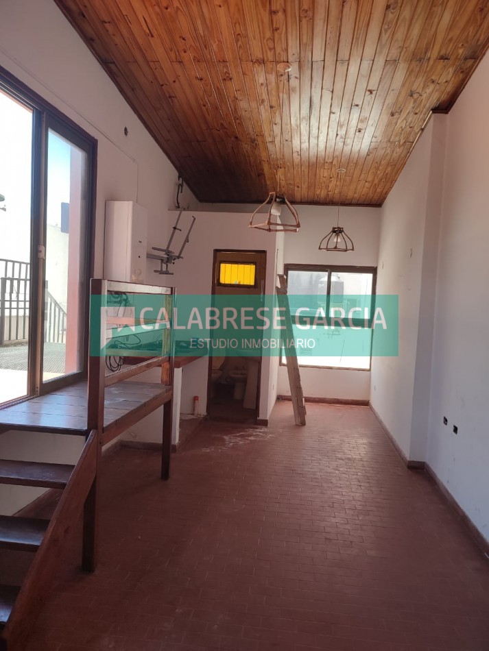 RETASADO ! IMPERDIBLE OPORTUNIDAD VENDO CASA A METROS DE LA PLAZA DE MAYO Y PEATONAL APTA CREDITO