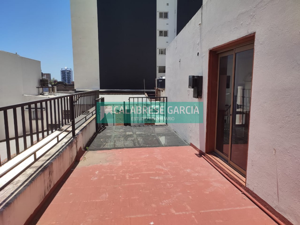 RETASADO ! IMPERDIBLE OPORTUNIDAD VENDO CASA A METROS DE LA PLAZA DE MAYO Y PEATONAL APTA CREDITO