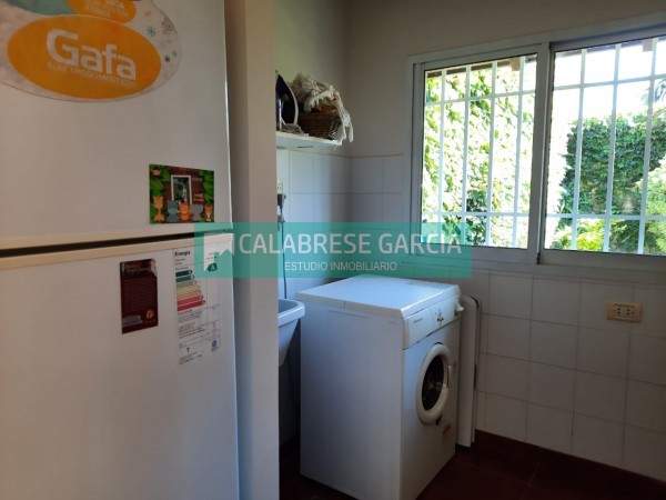 SE VENDE CASA ZONA CENTRO-PARQUE