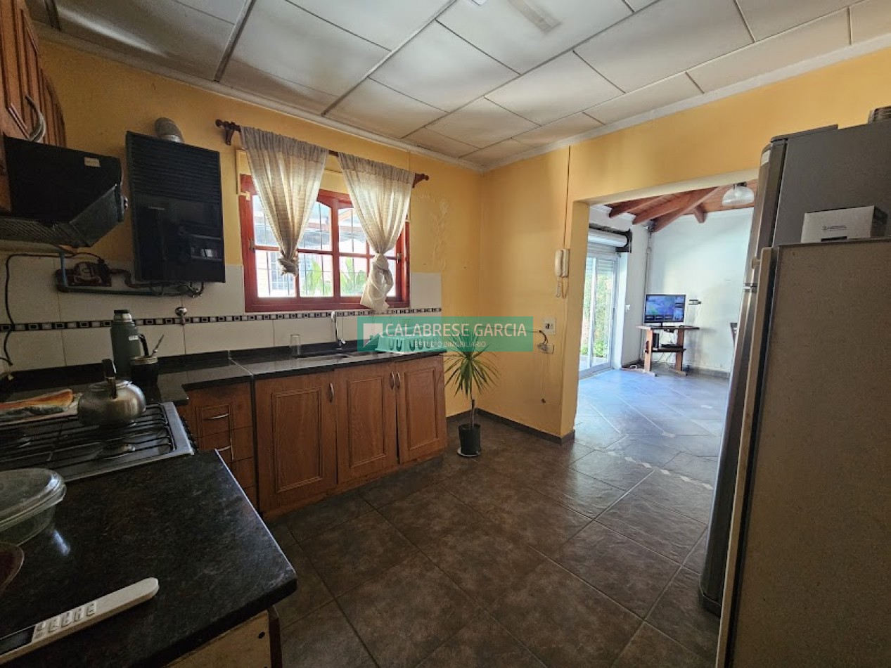 Se vende casa zona Churruarin y Gdor Crespo