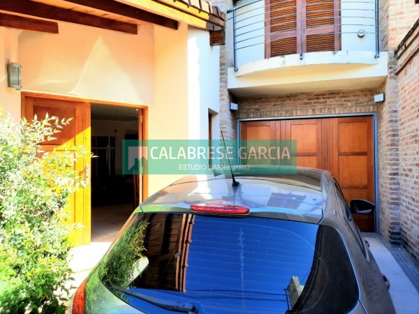 SE VENDE CASA ZONA CENTRO-PARQUE