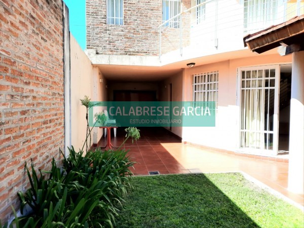 SE VENDE CASA ZONA CENTRO-PARQUE