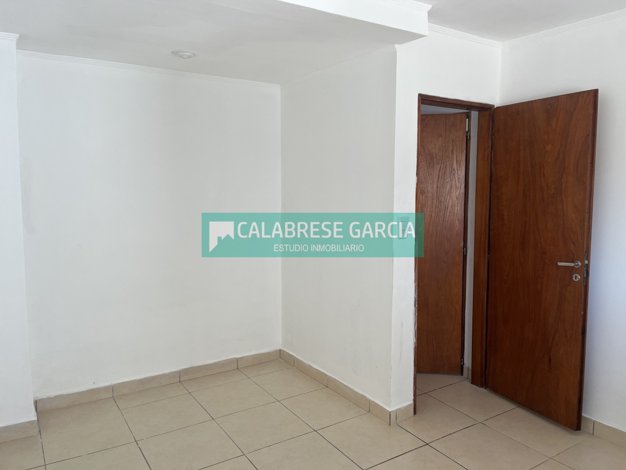 Alquilo departamento de 1 dormitorio PB contrafrente con patio zona Bv. Racedo y Av. de las Americas