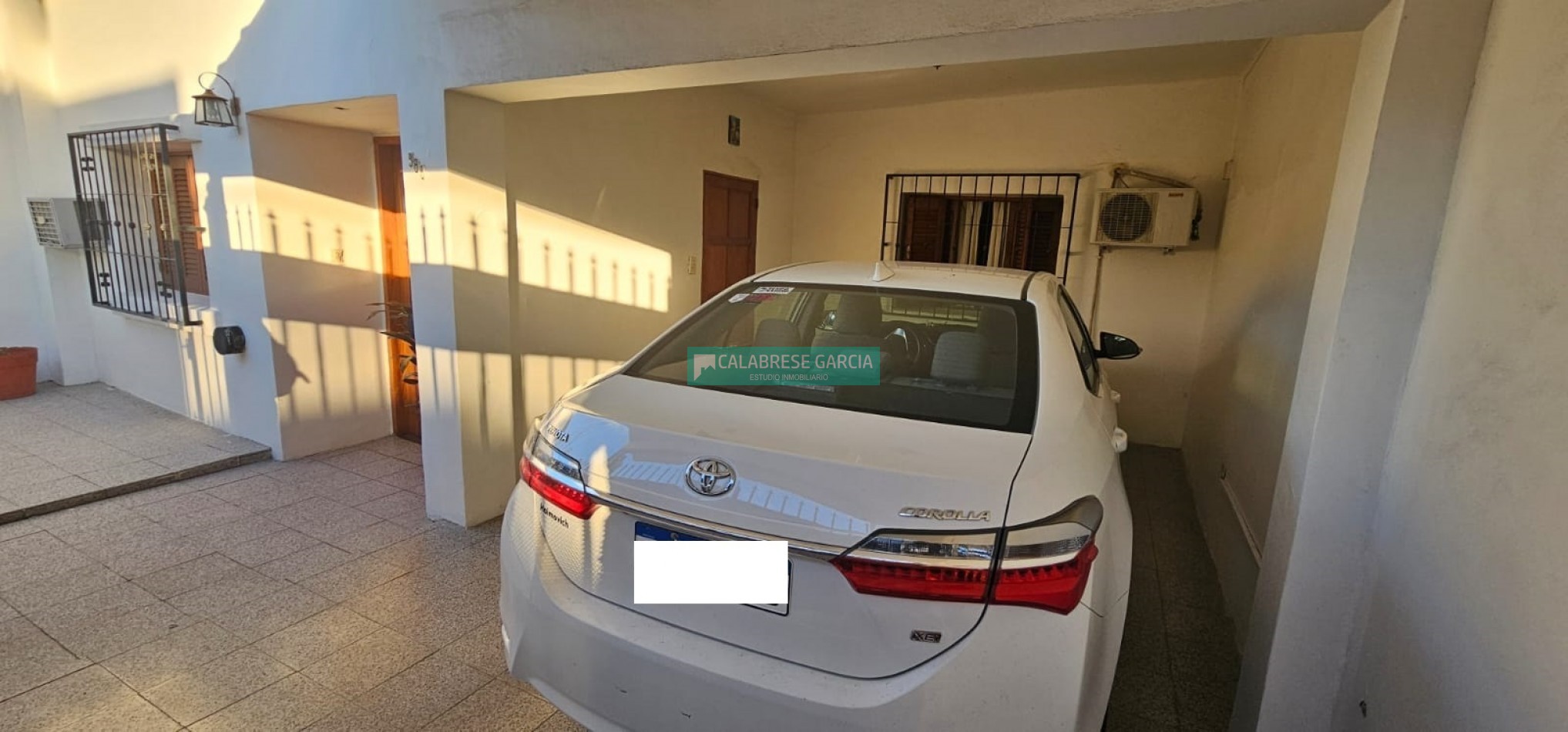 SE VENDE CASA DE TRES DORMITORIOS EN UNA PLANTA ZONA SANTA TERESITA