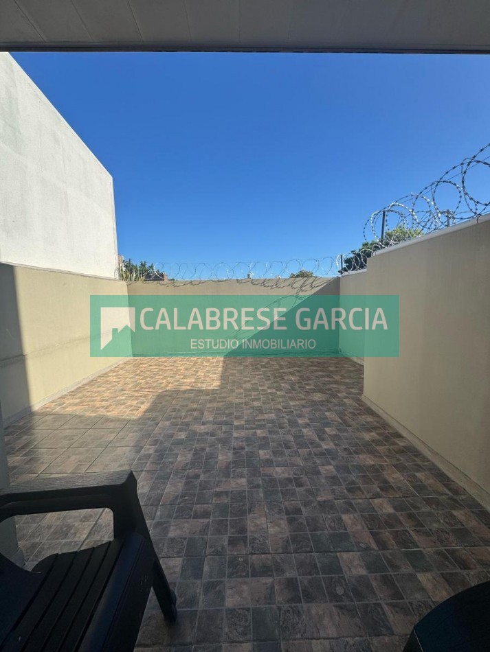 En venta departamento monoambiente , amoblado , con patio,  edificio con ascensor !