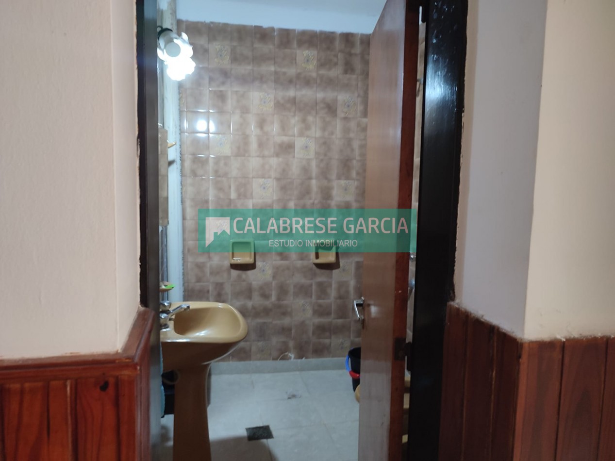 RETASADO ! IMPERDIBLE OPORTUNIDAD VENDO CASA A METROS DE LA PLAZA DE MAYO Y PEATONAL APTA CREDITO