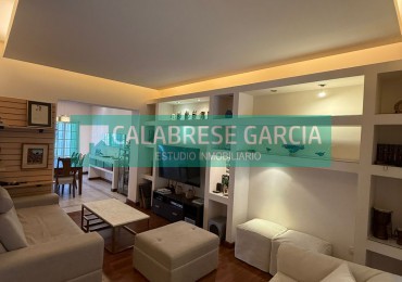 En venta casa zona centro parque , cochera, patio verde !