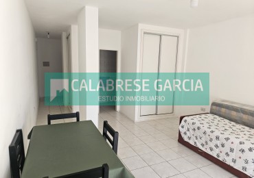 En venta monoambiente , zona centro , dos patios , cocina separada !