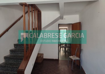 RETASADO ! IMPERDIBLE OPORTUNIDAD VENDO CASA A METROS DE LA PLAZA DE MAYO Y PEATONAL APTA CREDITO