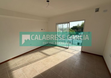 En venta monoambiente , con balcon y edificio con ascensor !