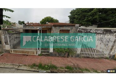 Vendo casa a reciclar zona Club Talleres