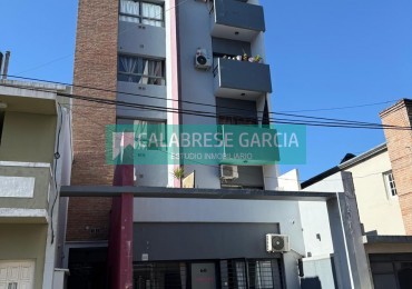 Se alquila monoambiente zona centro por ascensor